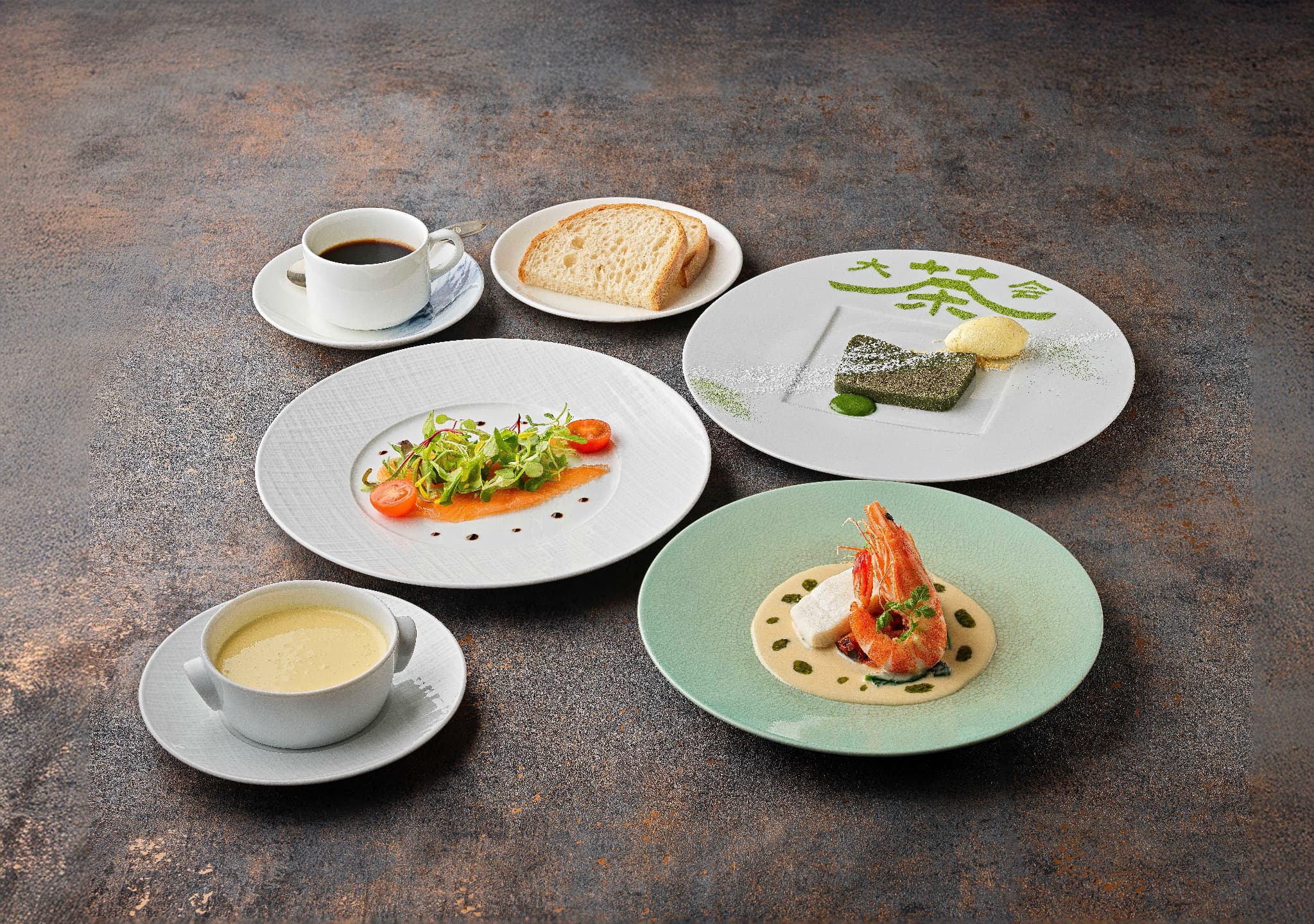 箱根遊船｢大茶会｣と箱根ホテル優雅な昼食を